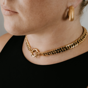 Elegantne massiivne kaelaehe Artemisia