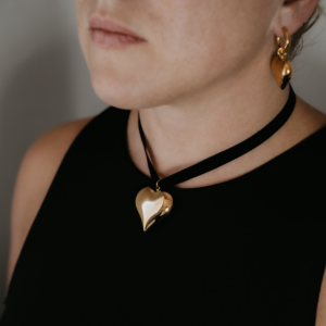 Sametist paelaga Heart kaelaehe Freya